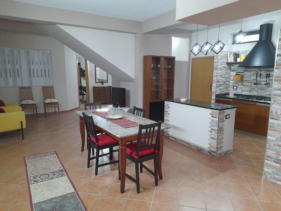 Casa Vacanze A 2 Minuti Dal Mare อาโวลา ภายนอก รูปภาพ